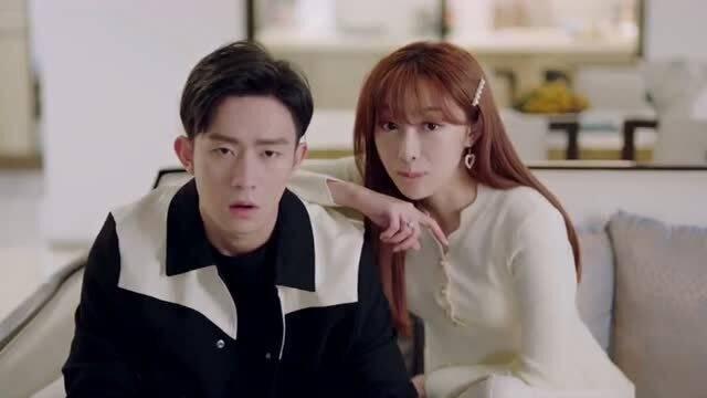 唱歌情侣吃瓜,一对情侣的甜蜜食光