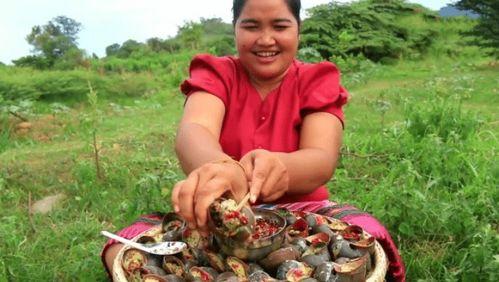 农村大妈吃瓜,农村大妈的夏日吃瓜乐趣