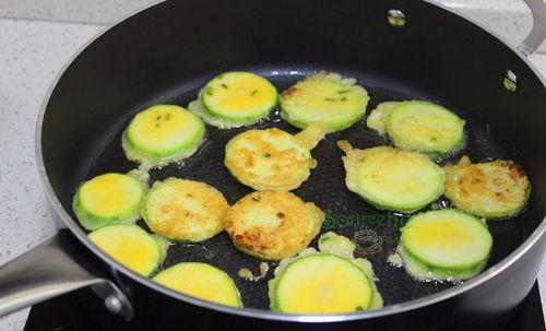 吃瓜粉加烧烤,夏日炎炎，美味与娱乐的双重享受