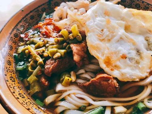 吃瓜粉加烧烤,夏日炎炎，美味与娱乐的双重享受