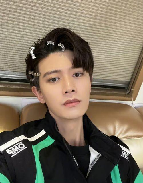 任嘉伦直播吃瓜,揭秘娱乐圈幕后故事